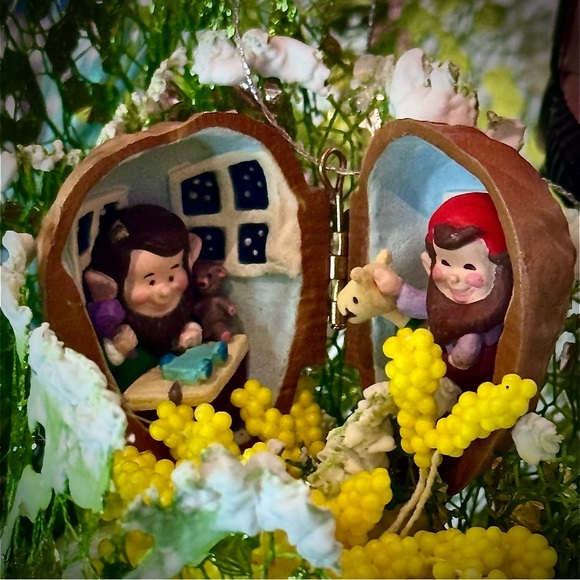 ALL FRILLS SPARKL - Picture 16 of 17